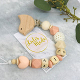 4er Set Kinderwagenkette, Schnullerkette, Beißring und Maxi Cosi Anhänger Holz “Vogel”