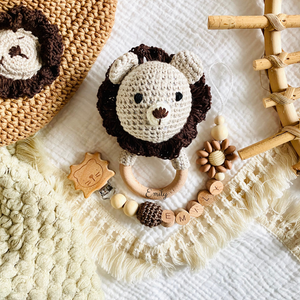 Baby rattle + pacifier chain with names lion, fox, deer, bear